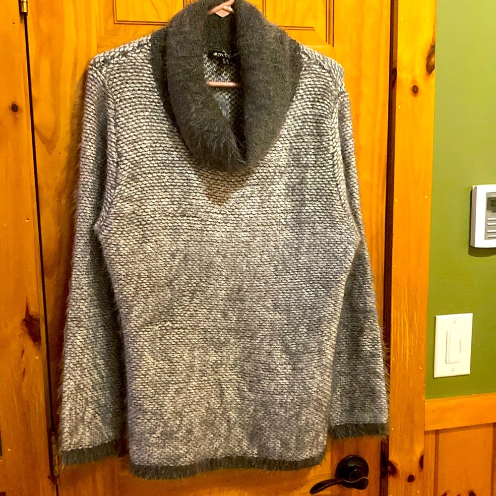 NWOT Women’s Cowl neck Super Soft Sweater, Size Large